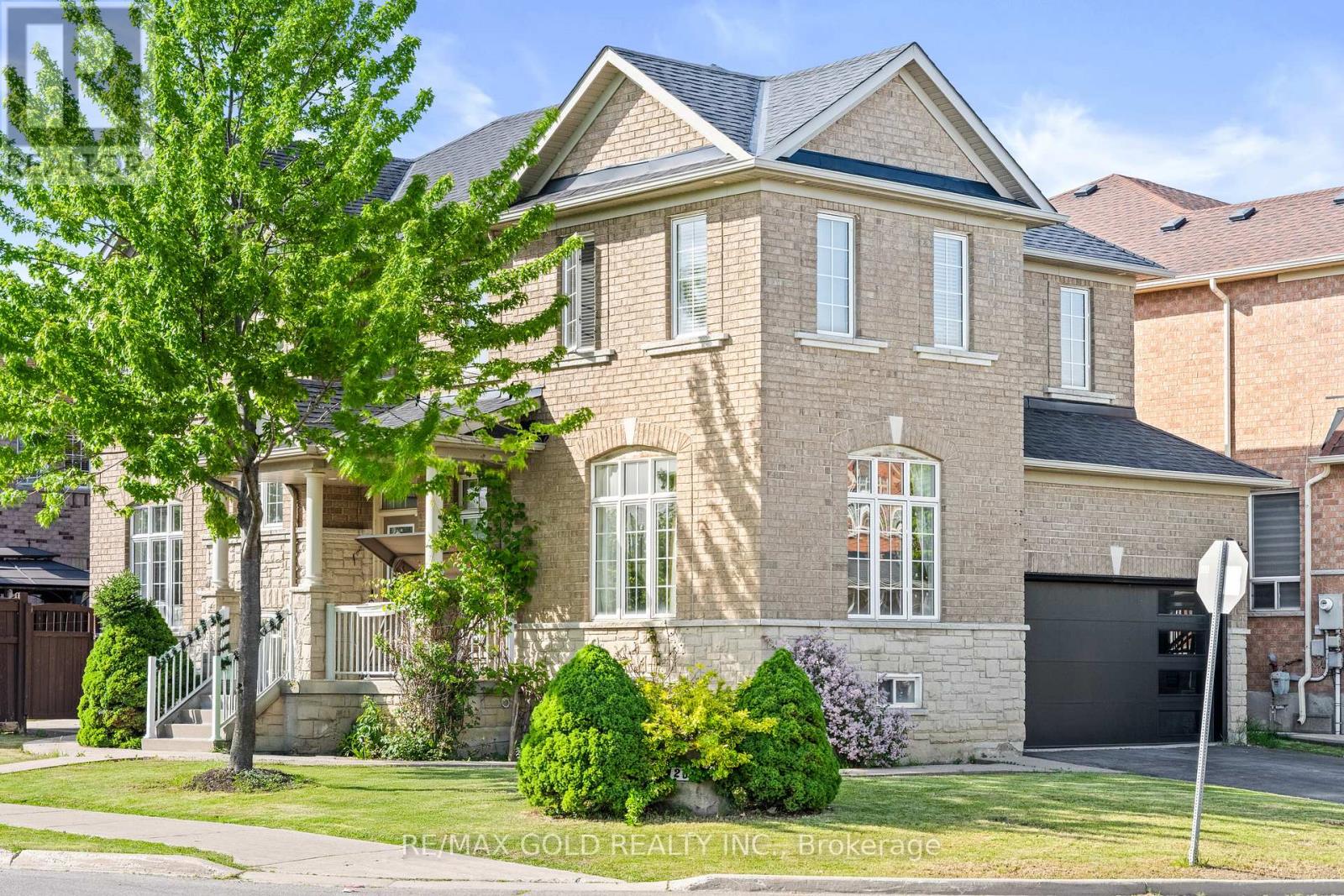 261 Mountainash Road, Brampton, Ontario  L6R 3M3 - Photo 5 - W13234490