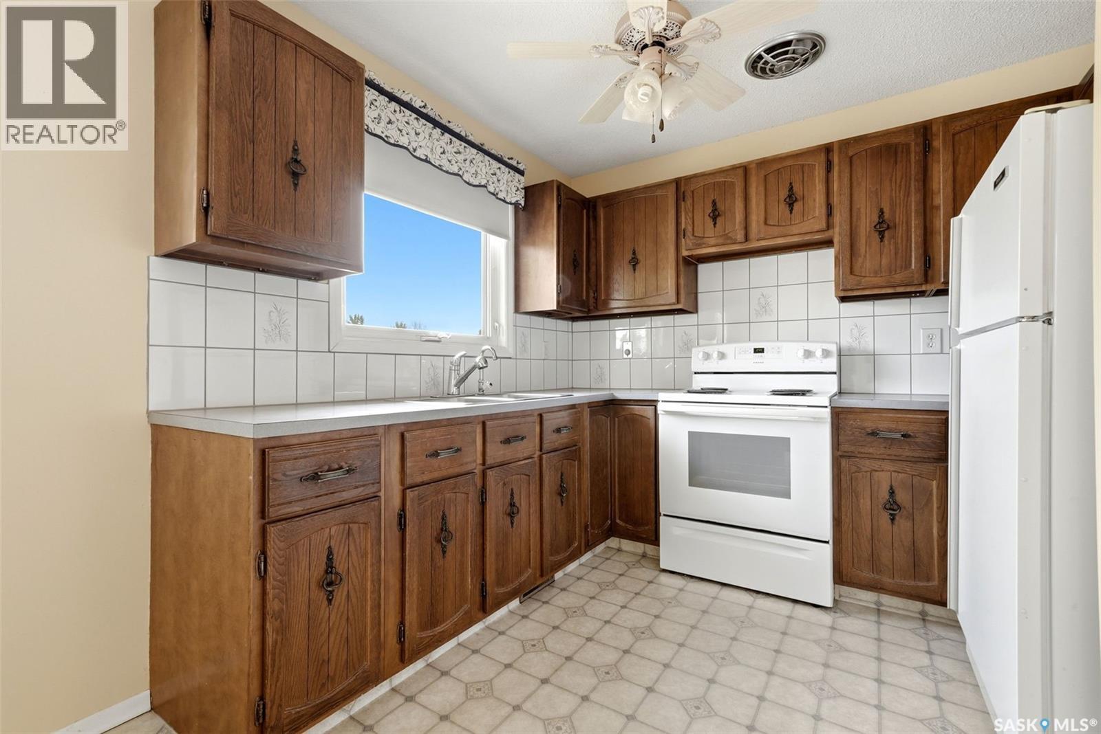 204 1st Avenue, Vibank, Saskatchewan  S0G 4Y0 - Photo 8 - SK037988