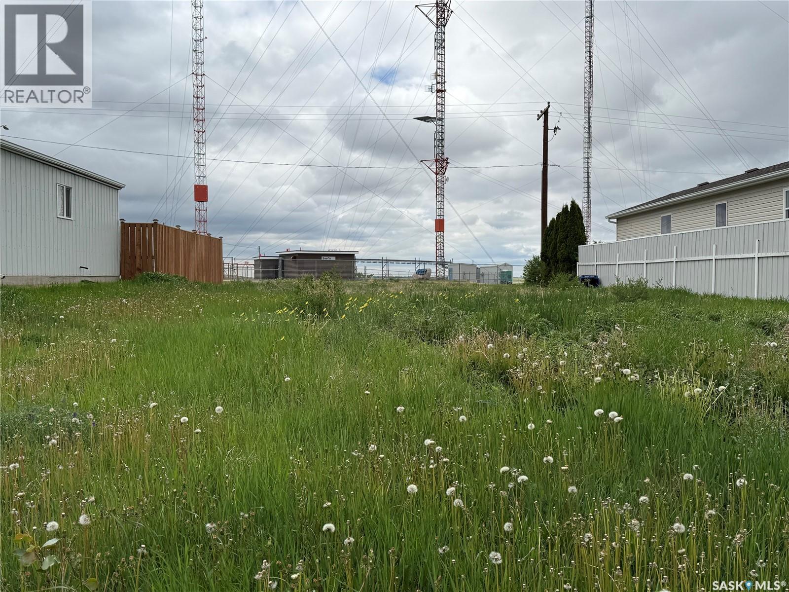349 10th Avenue Se, Weyburn, Saskatchewan  S4H 3L8 - Photo 2 - SK037806