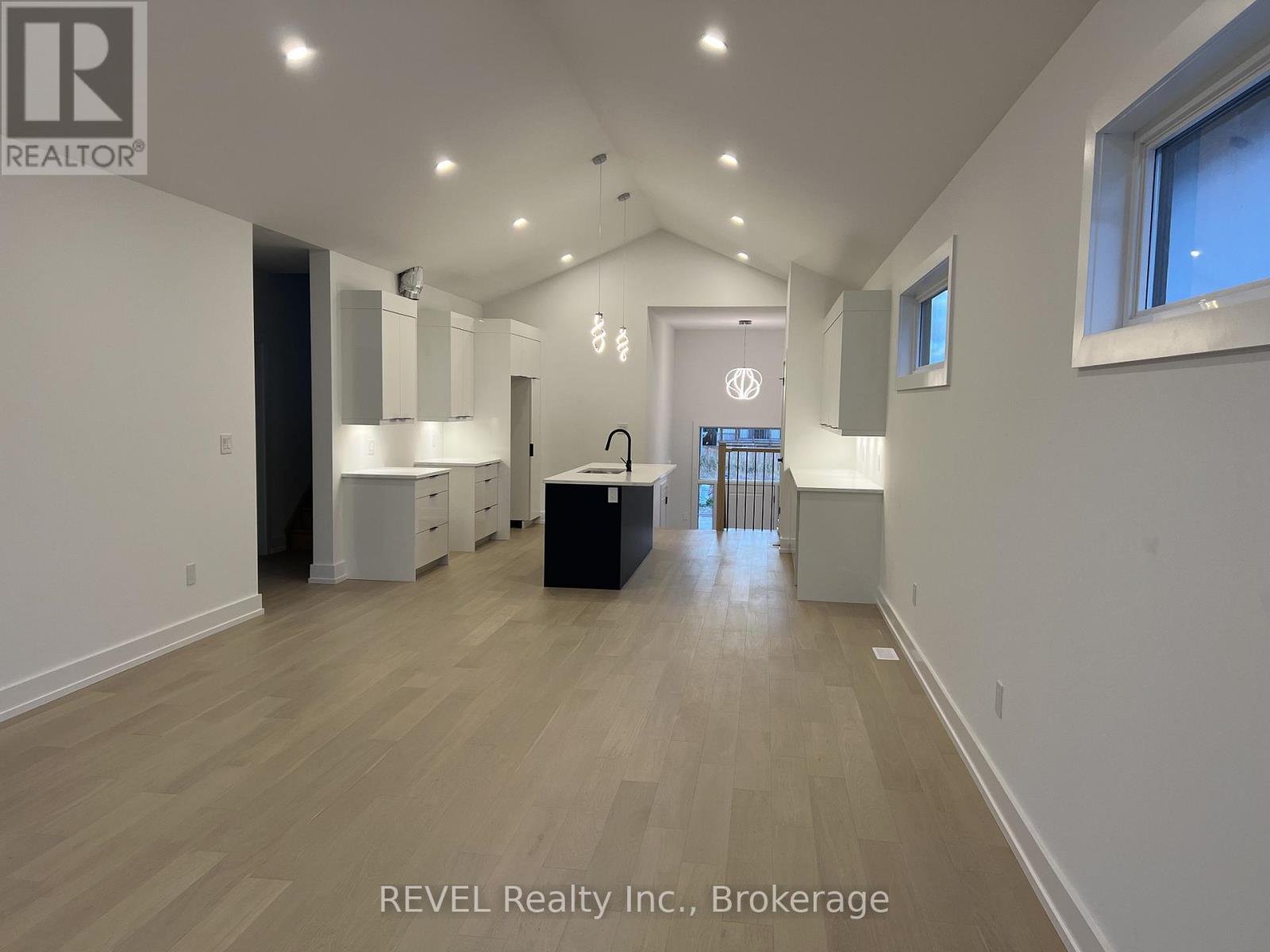 Upper - 6129 Curlin Crescent, Niagara Falls, Ontario  L2H 3W8 - Photo 11 - X13234640