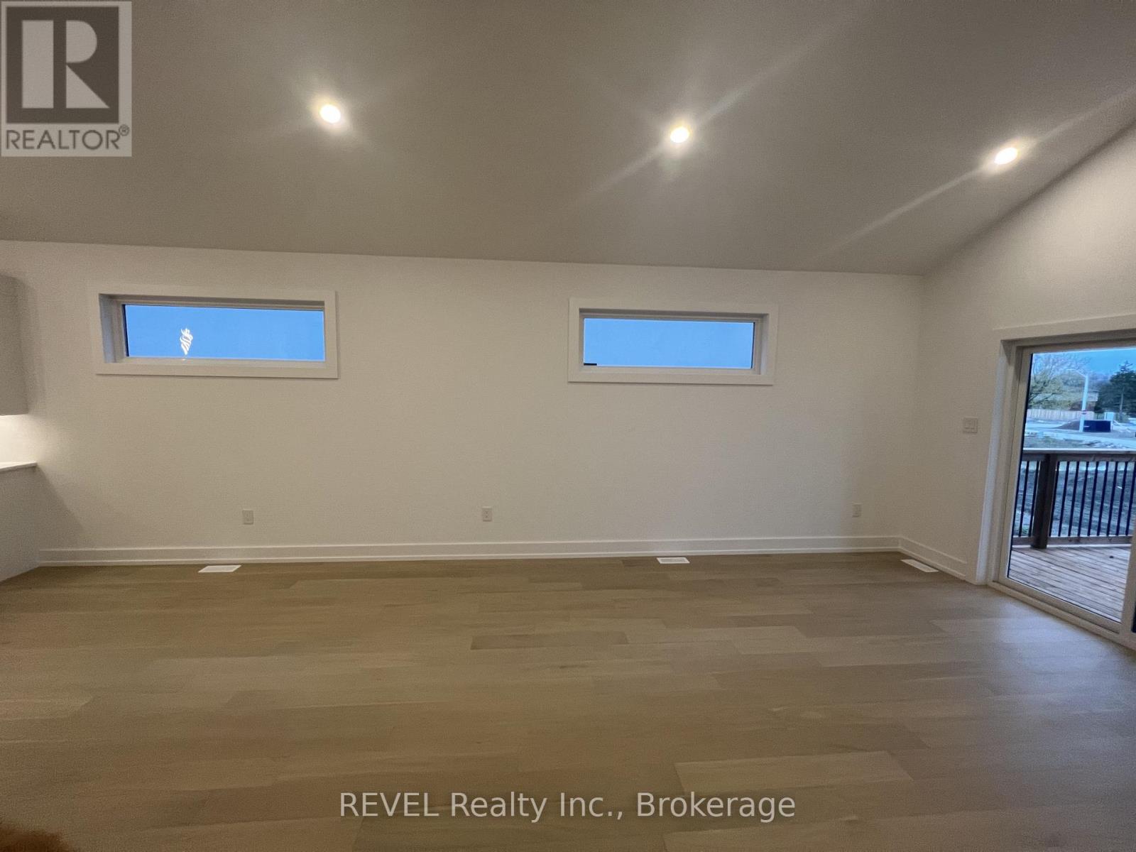 Upper - 6129 Curlin Crescent, Niagara Falls, Ontario  L2H 3W8 - Photo 15 - X13234640