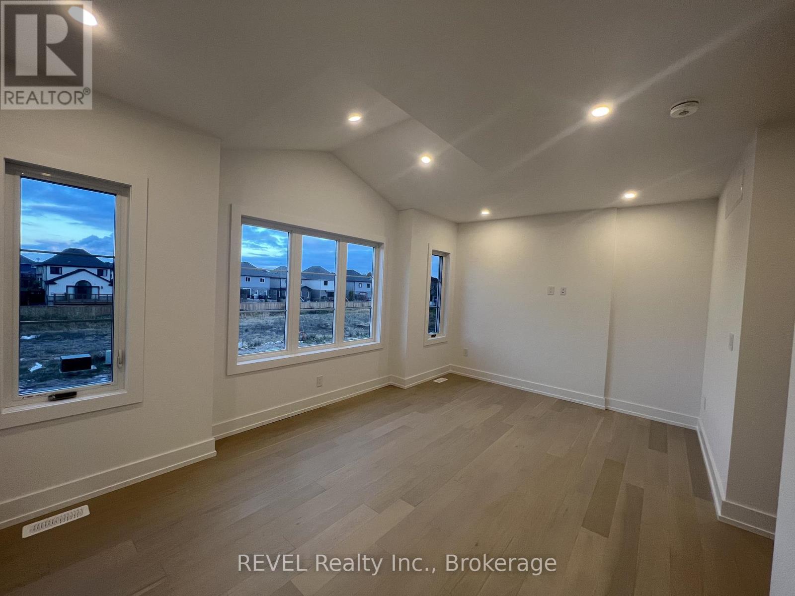 Upper - 6129 Curlin Crescent, Niagara Falls, Ontario  L2H 3W8 - Photo 29 - X13234640