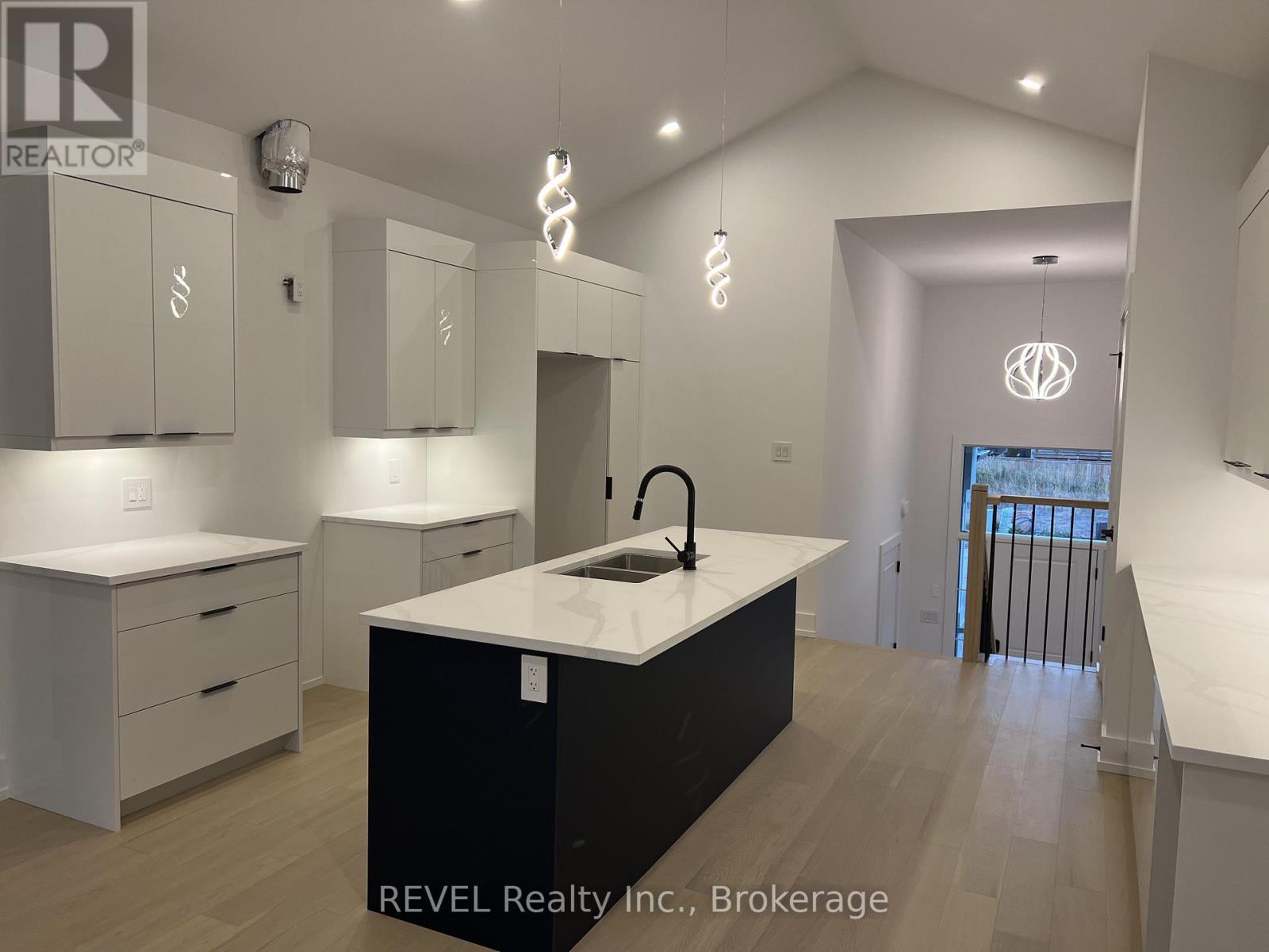 Upper - 6129 Curlin Crescent, Niagara Falls, Ontario  L2H 3W8 - Photo 5 - X13234640