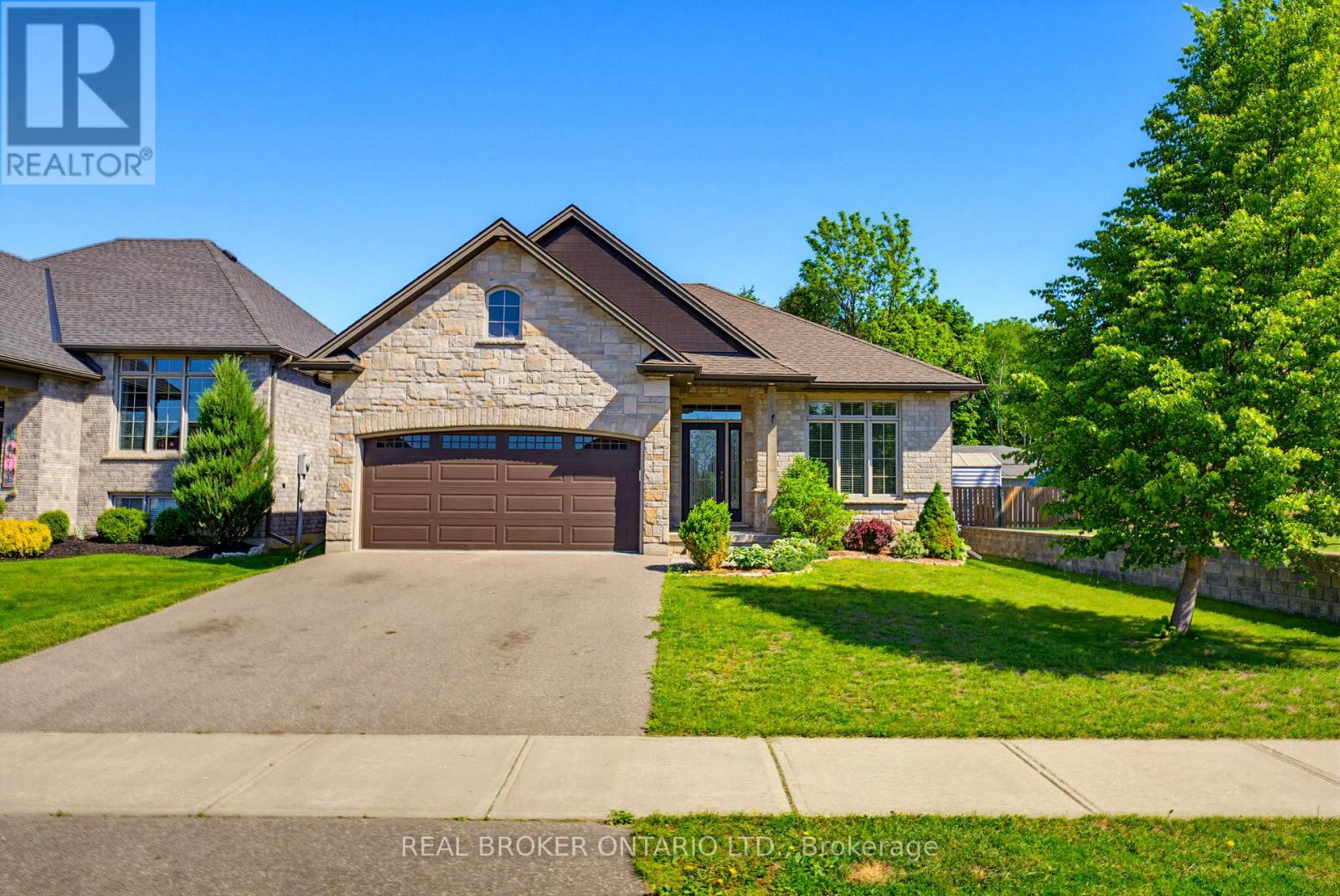 11 COTTONWOOD STREET, Norfolk, Ontario