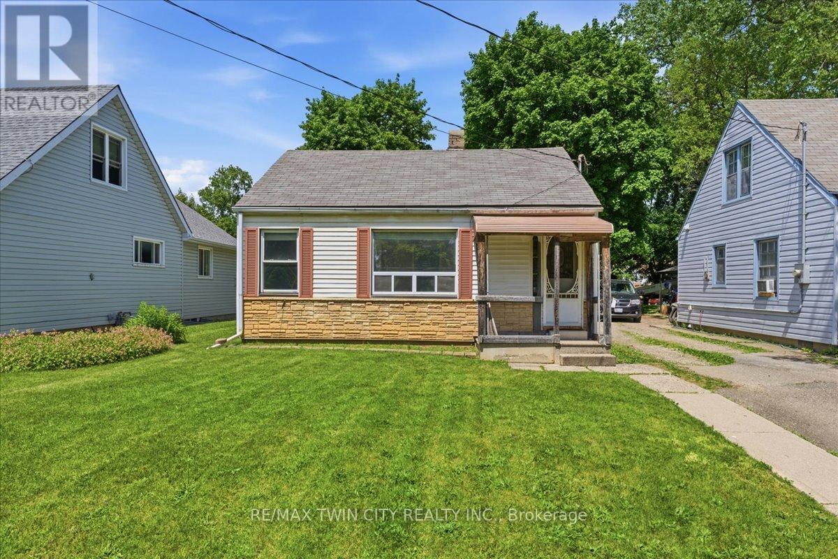 121 WILKES STREET, Brantford, Ontario