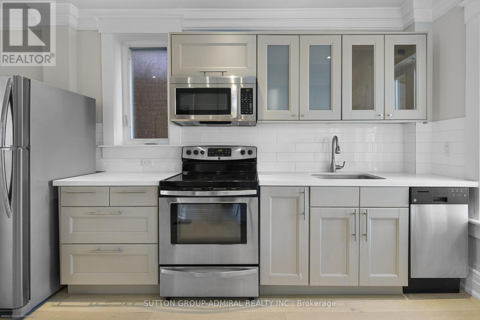 2nd & 3rd Floor - 481 Brock Avenue, Toronto, Ontario  M6H 3N8 - Photo 7 - C13234406