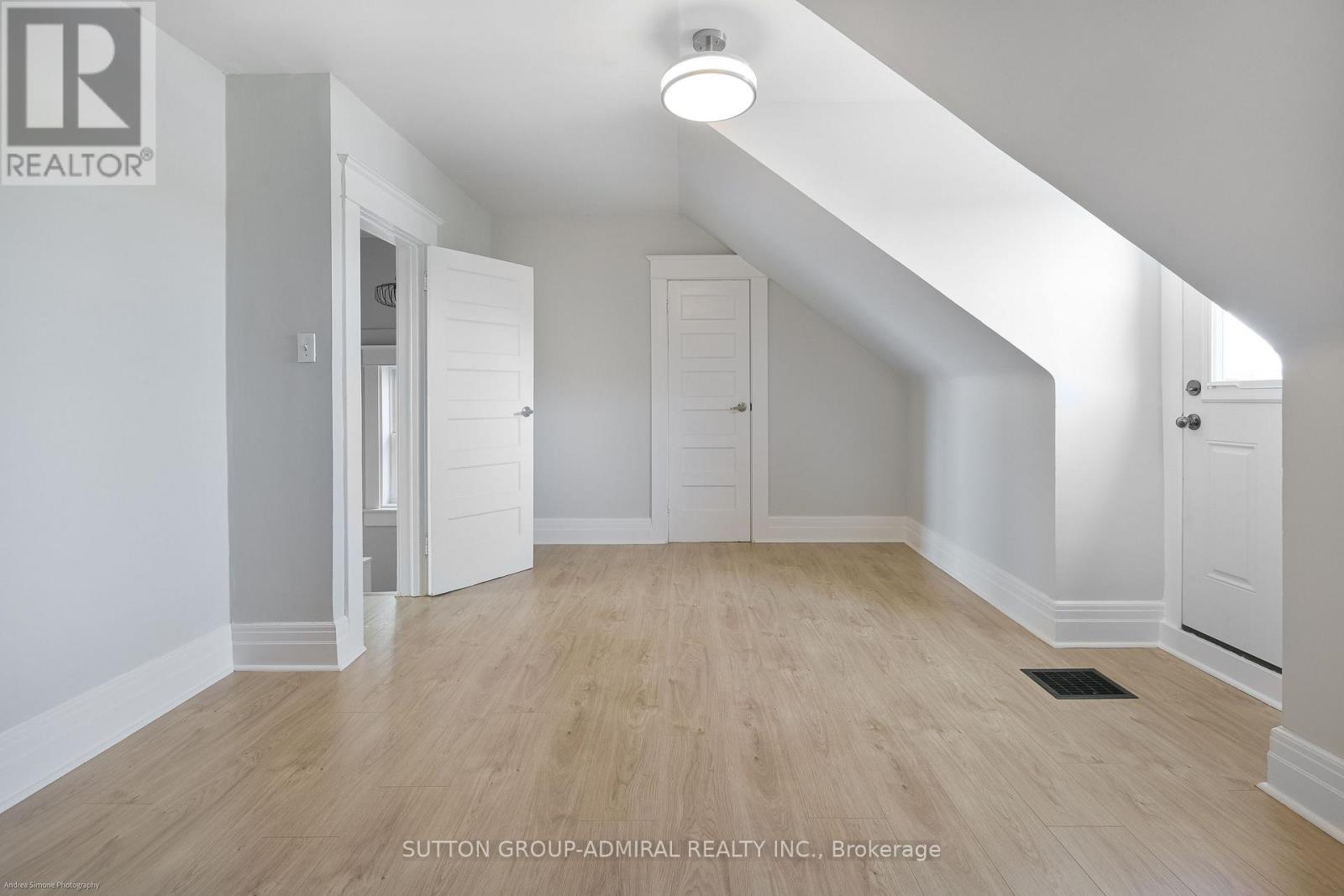 2nd & 3rd Floor - 481 Brock Avenue, Toronto, Ontario  M6H 3N8 - Photo 24 - C13234406