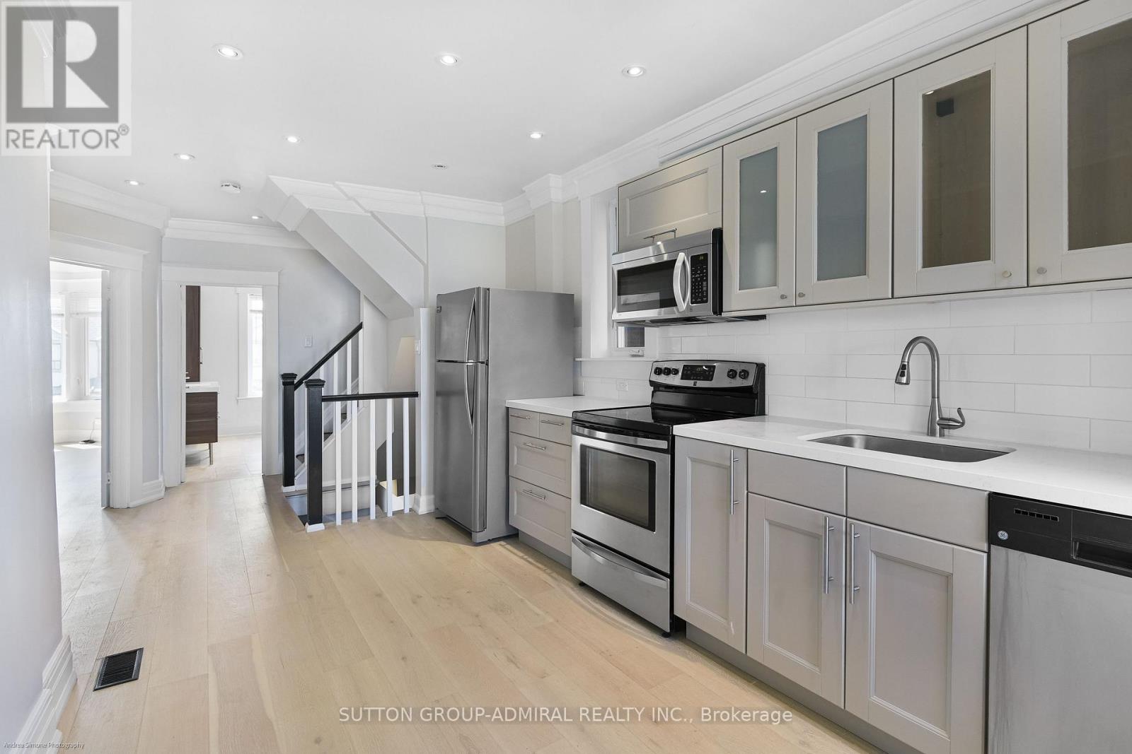 2nd & 3rd Floor - 481 Brock Avenue, Toronto, Ontario  M6H 3N8 - Photo 8 - C13234406