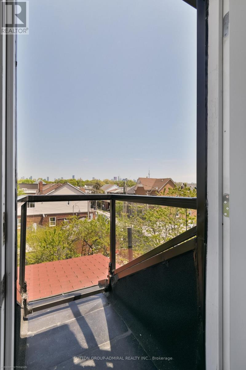 2nd & 3rd Floor - 481 Brock Avenue, Toronto, Ontario  M6H 3N8 - Photo 25 - C13234406