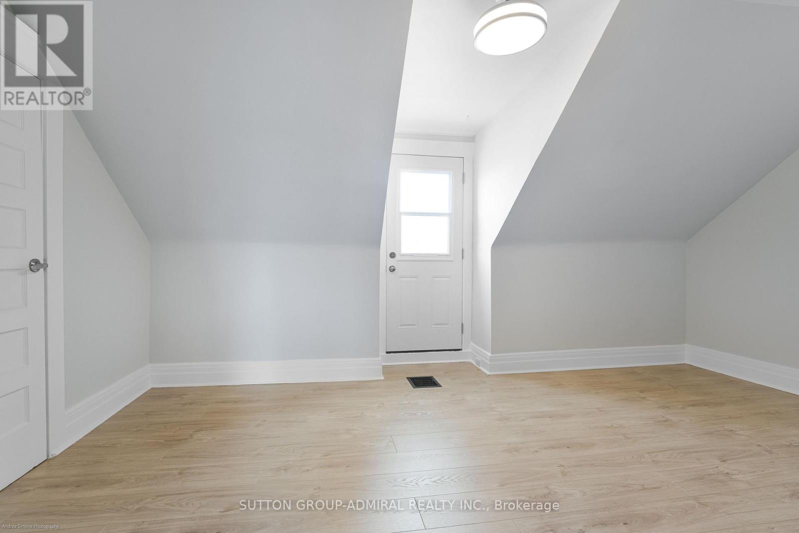 2nd & 3rd Floor - 481 Brock Avenue, Toronto, Ontario  M6H 3N8 - Photo 23 - C13234406