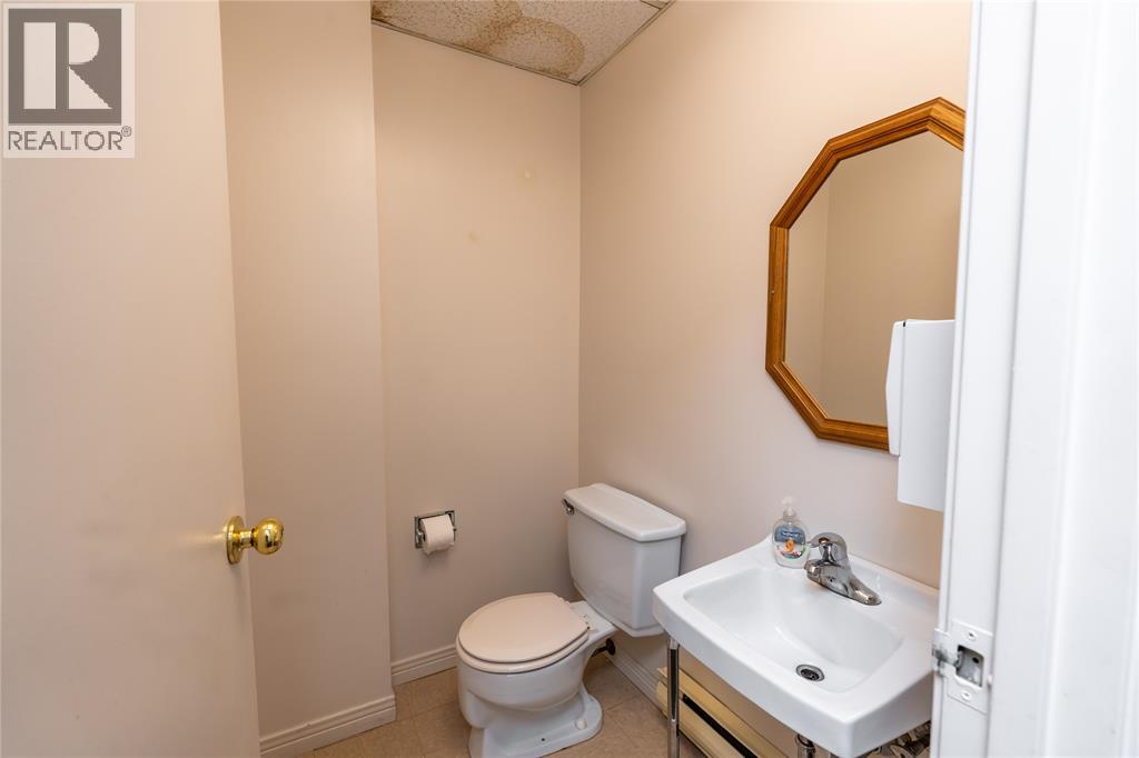 223 Christina Street North, Sarnia, Ontario  N7T 5V1 - Photo 29 - 26013005