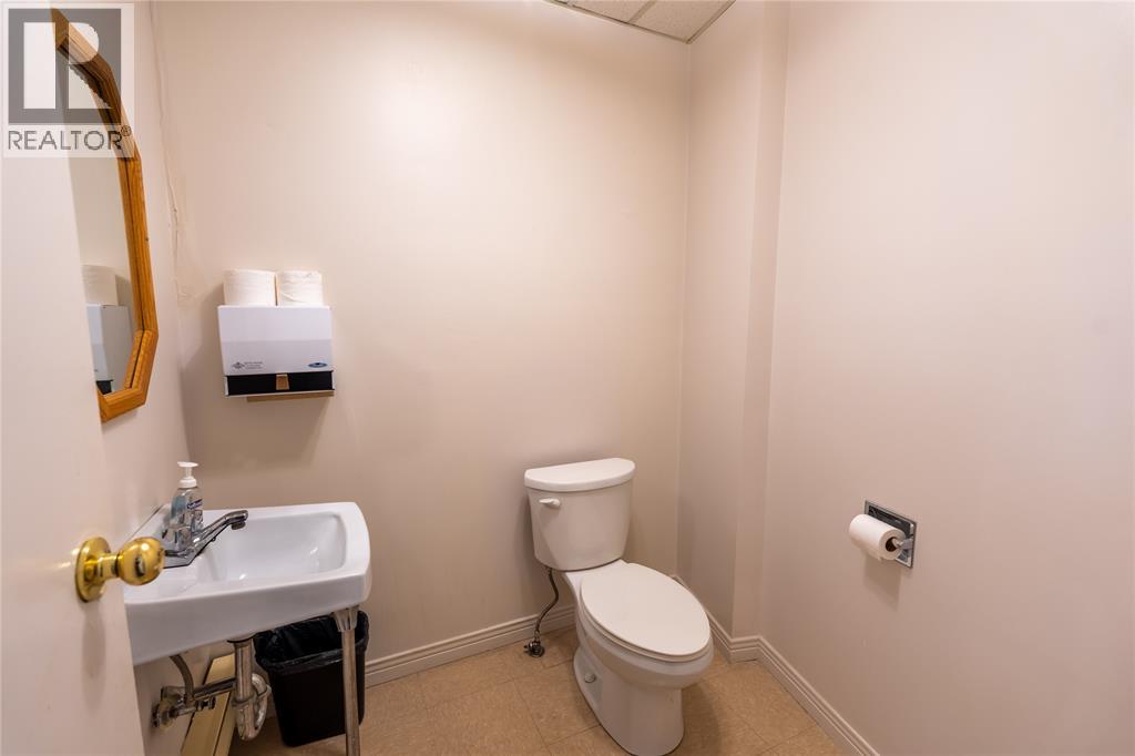 223 Christina Street North, Sarnia, Ontario  N7T 5V1 - Photo 30 - 26013005