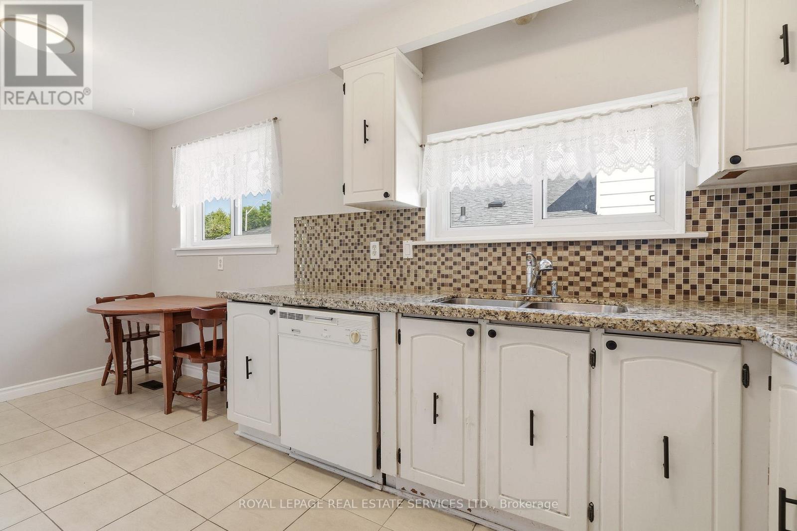 3454 Oakglade Crescent, Mississauga, Ontario  L5C 1X5 - Photo 11 - W13234572