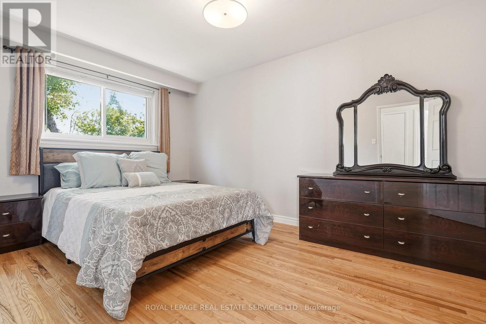 3454 Oakglade Crescent, Mississauga, Ontario  L5C 1X5 - Photo 12 - W13234572