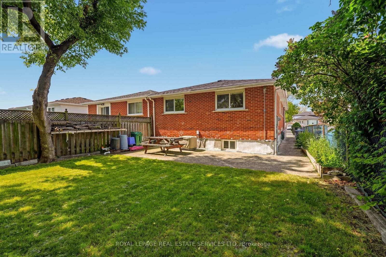 3454 Oakglade Crescent, Mississauga, Ontario  L5C 1X5 - Photo 37 - W13234572