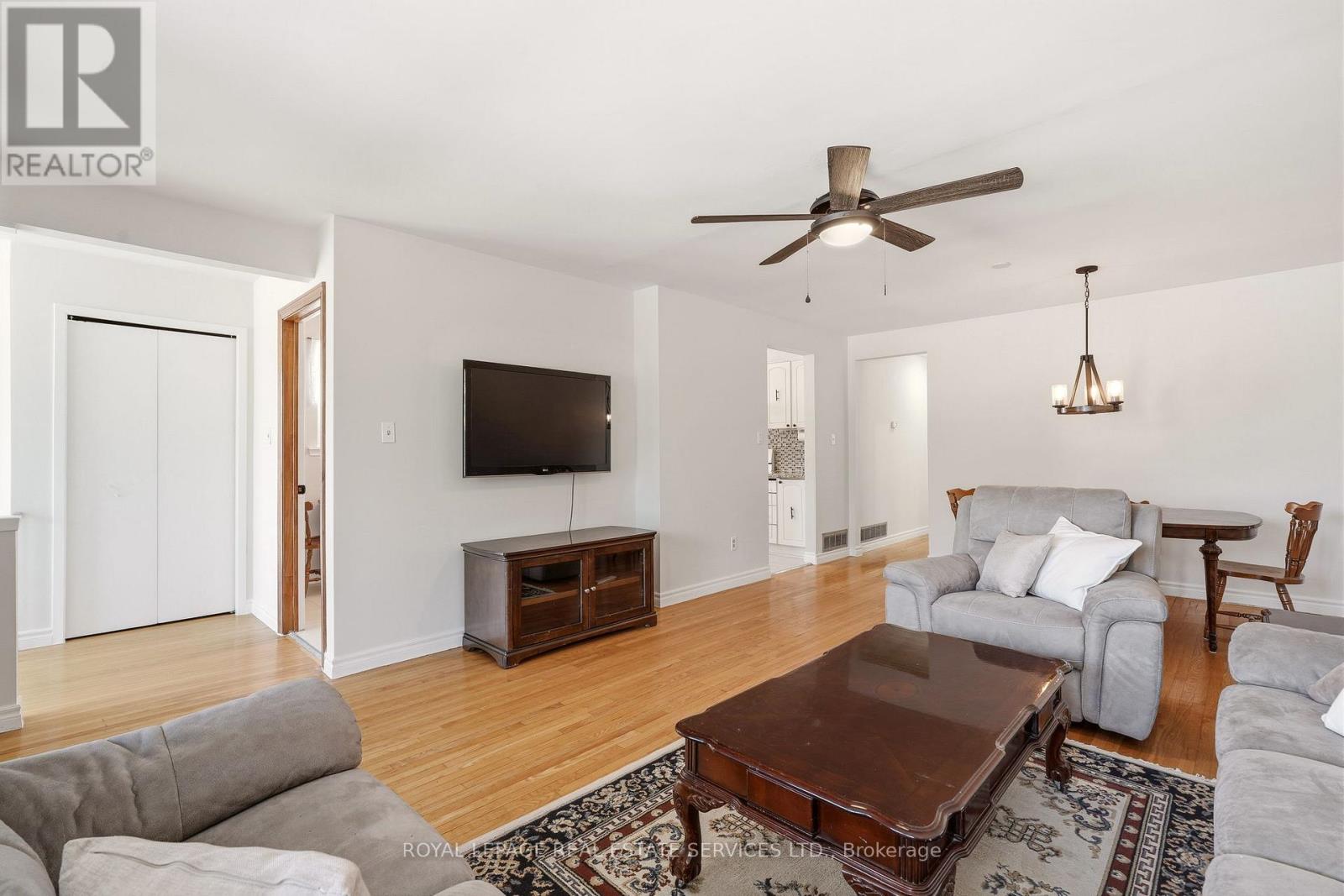 3454 Oakglade Crescent, Mississauga, Ontario  L5C 1X5 - Photo 4 - W13234572