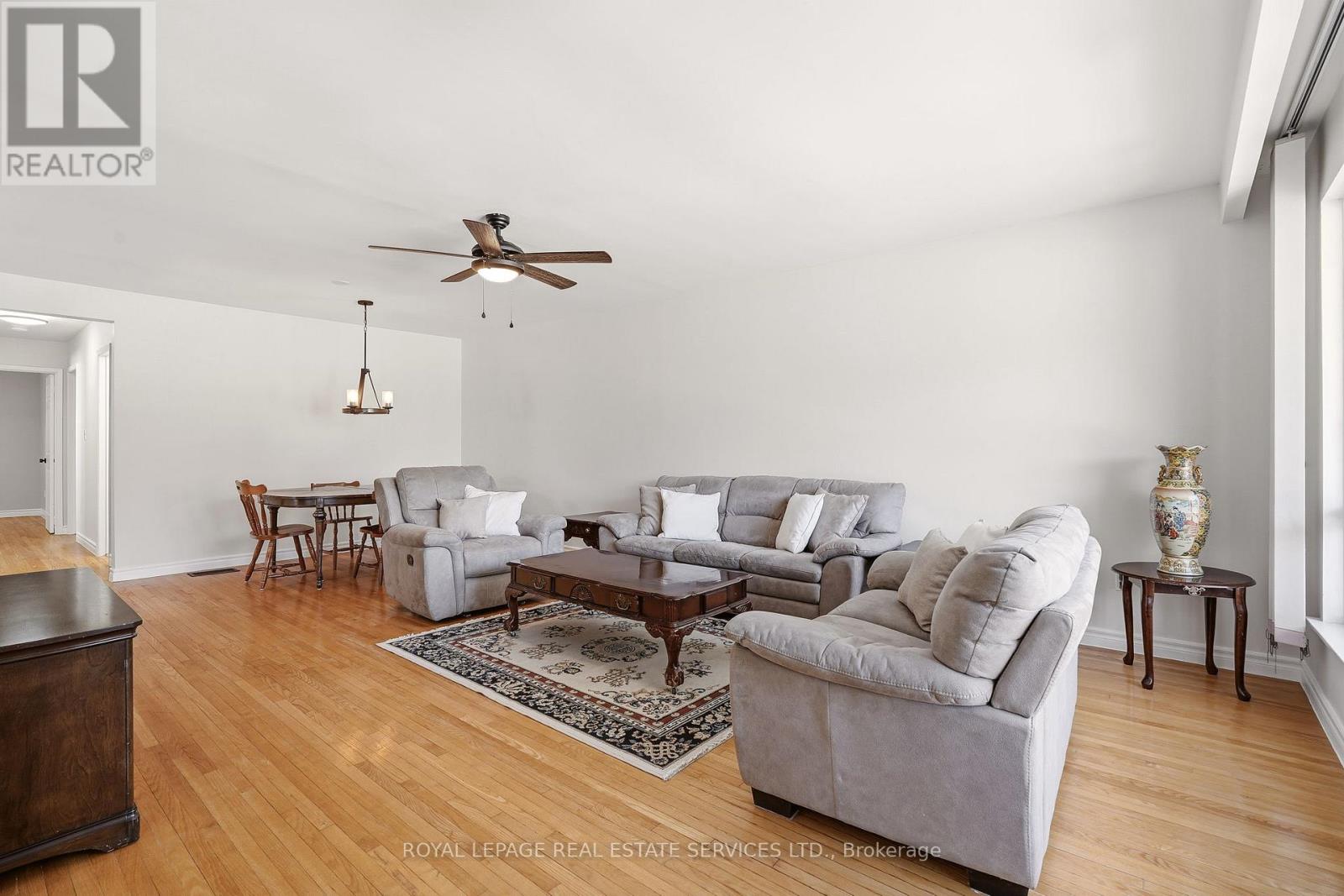 3454 Oakglade Crescent, Mississauga, Ontario  L5C 1X5 - Photo 6 - W13234572