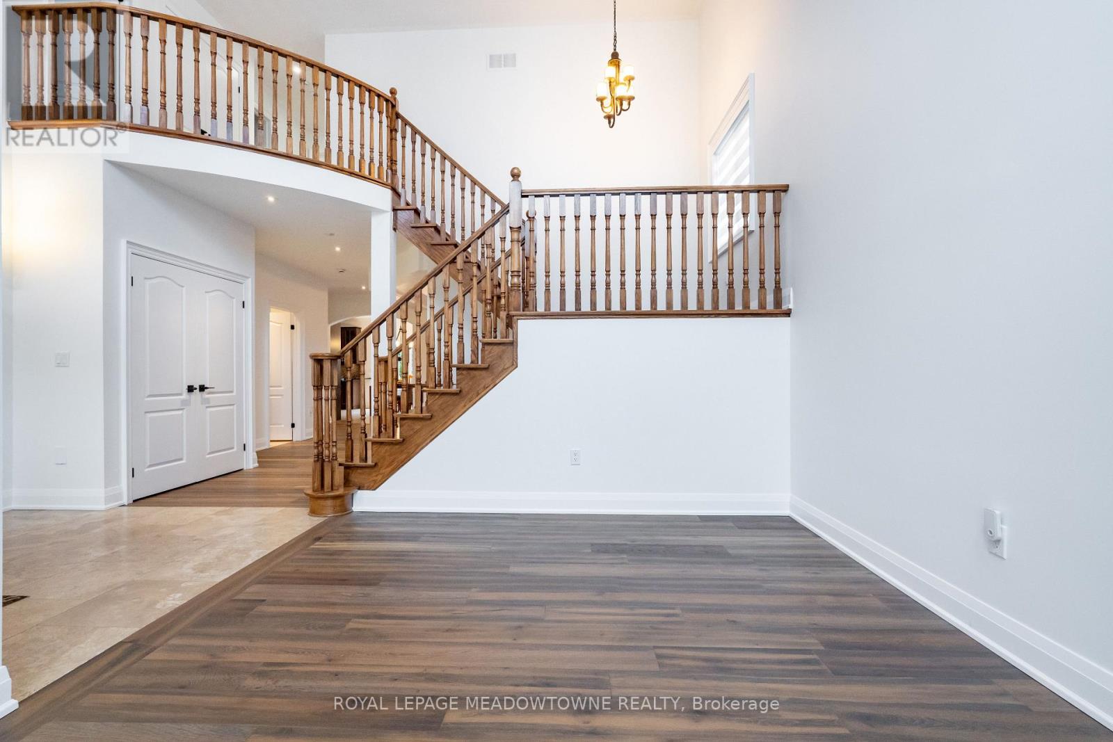 26 Emperor Drive, Brampton, Ontario  L6P 1X5 - Photo 4 - W13234588
