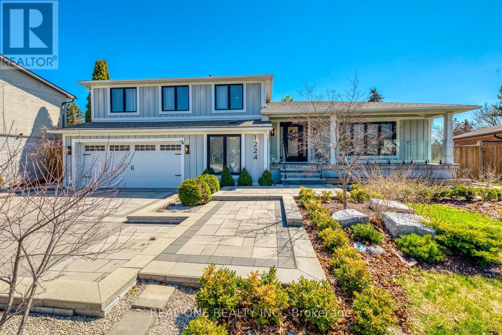 1224 Willowbrook Drive, Oakville, Ontario  L6L 2K1 - Photo 2 - W13234650