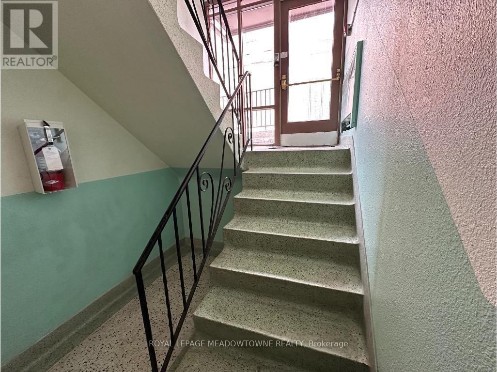 2 - 981 Mohawk Road E, Hamilton, Ontario  L8T 2R9 - Photo 2 - X13234676