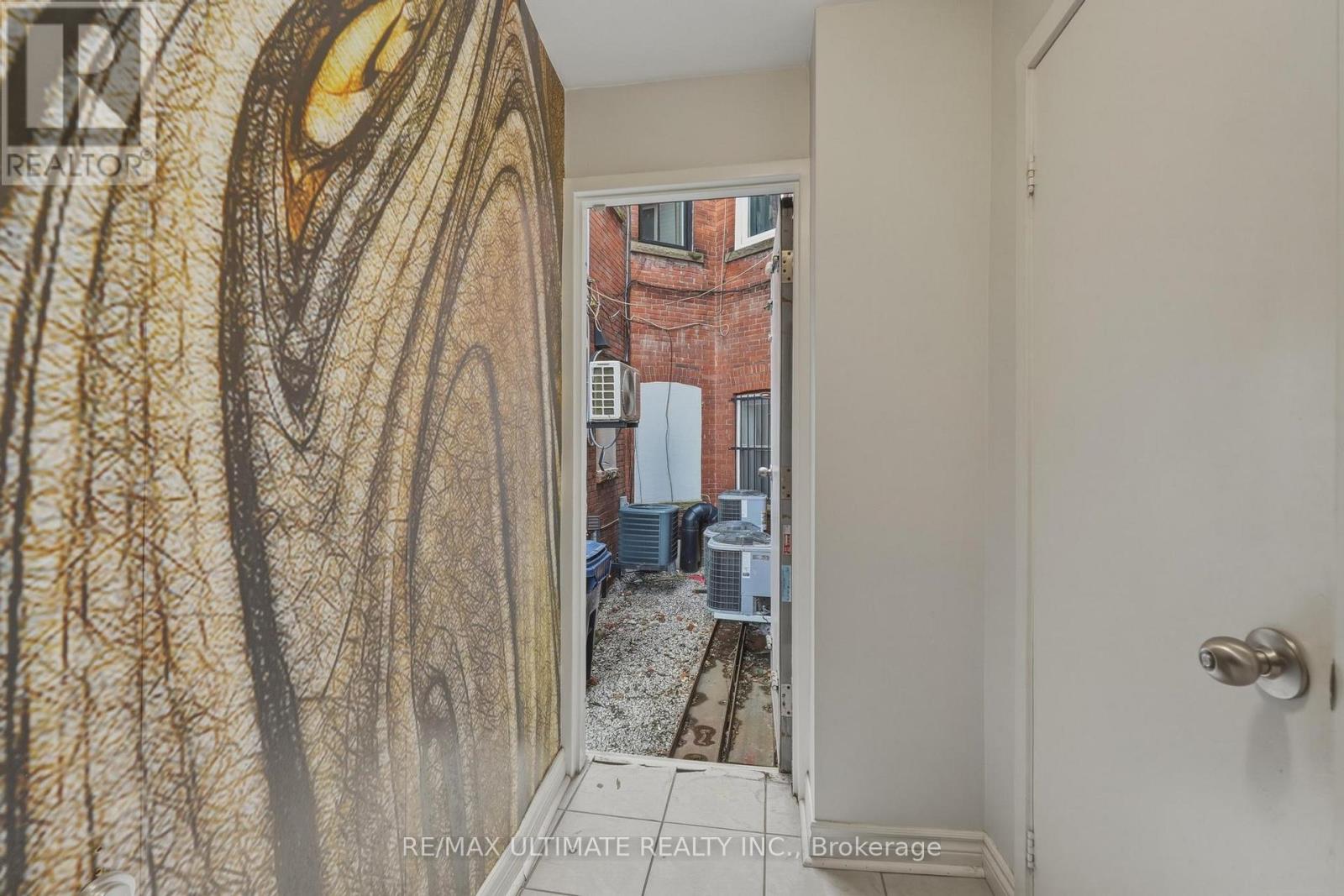 968 College Street, Toronto, Ontario  M5H 1A5 - Photo 19 - C12970848