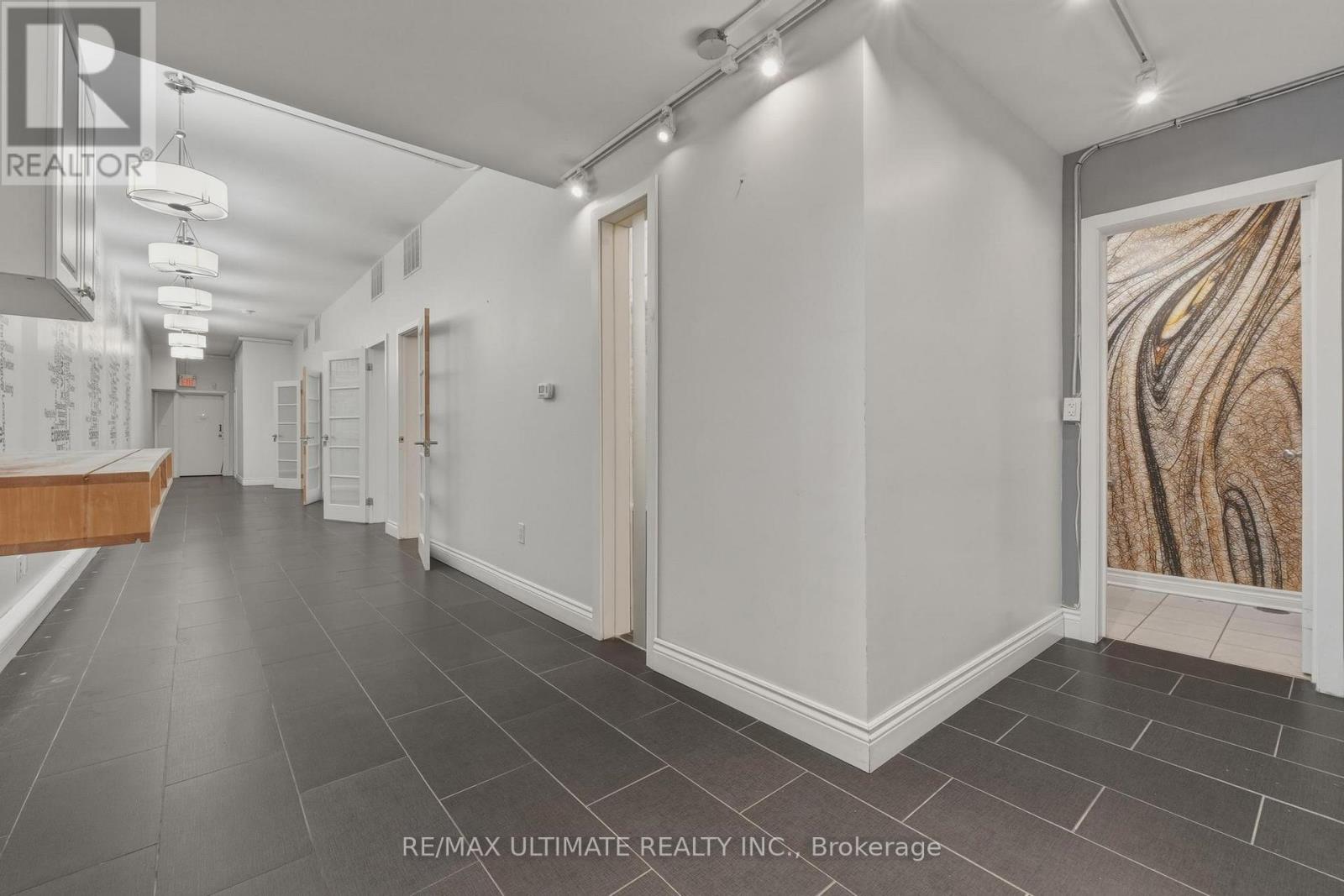 968 College Street, Toronto, Ontario  M5H 1A5 - Photo 8 - C12970848