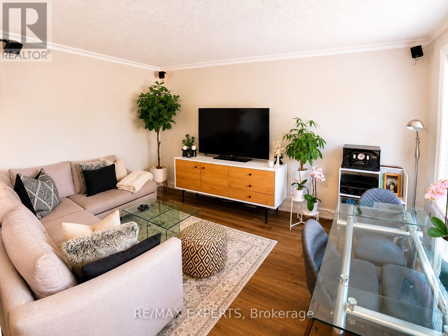 10 Lady Bank Road, Toronto, Ontario  M8Z 4J5 - Photo 2 - W13233822
