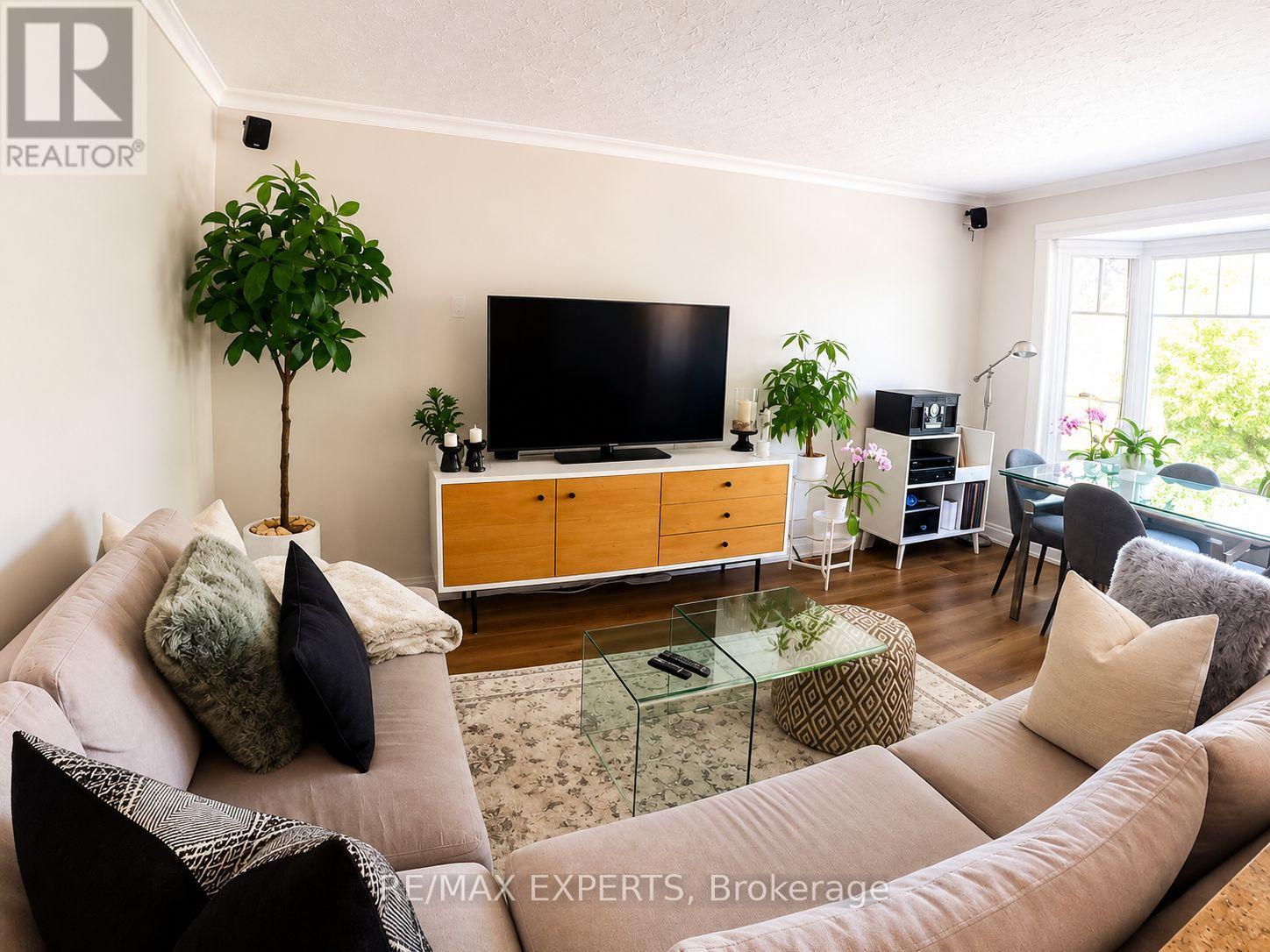10 Lady Bank Road, Toronto, Ontario  M8Z 4J5 - Photo 3 - W13233822
