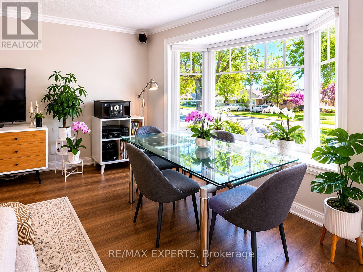 10 Lady Bank Road, Toronto, Ontario  M8Z 4J5 - Photo 4 - W13233822