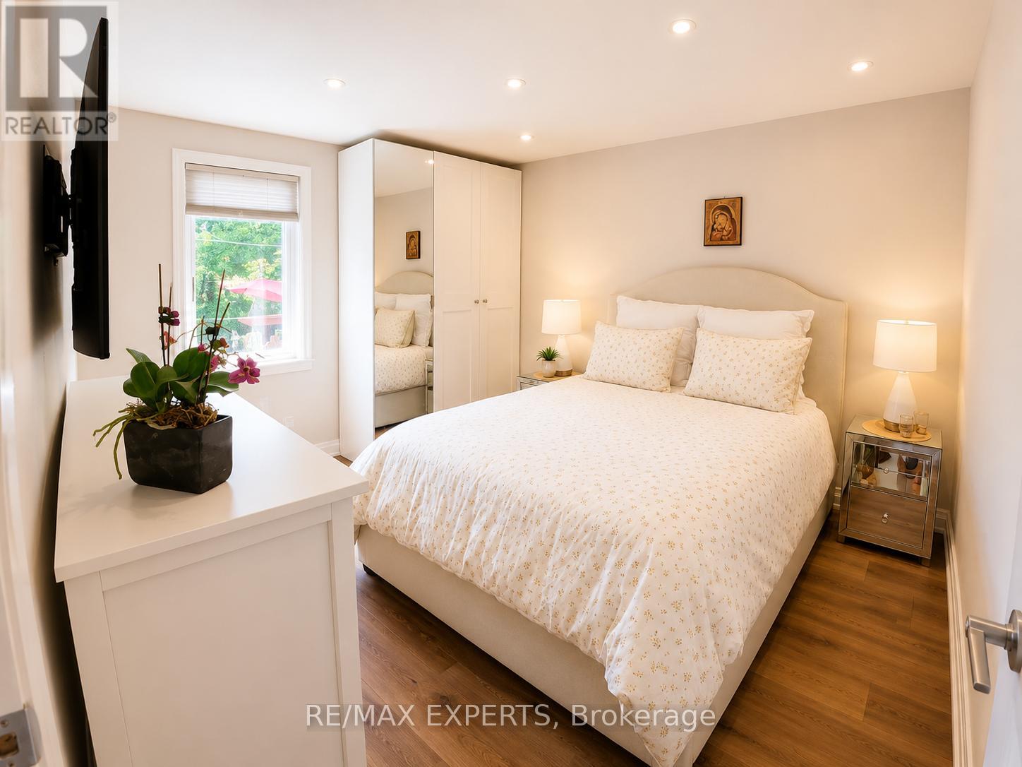 10 Lady Bank Road, Toronto, Ontario  M8Z 4J5 - Photo 7 - W13233822