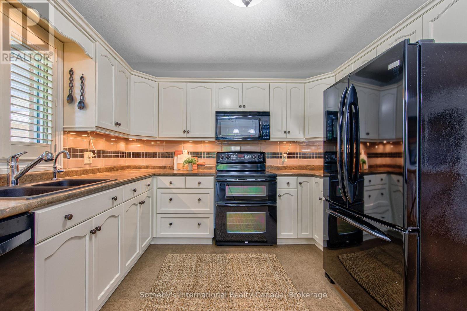 179 Westchester Drive W, Kitchener, Ontario  N2B 3M8 - Photo 16 - X13234836