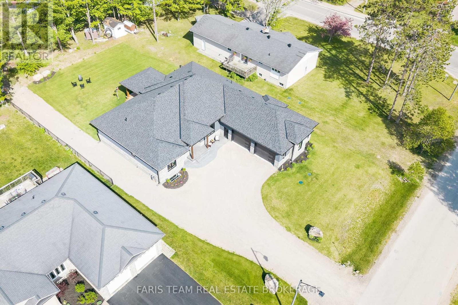 7 Reynolds Road, Tiny, Ontario  L0L 2T0 - Photo 2 - S12857816