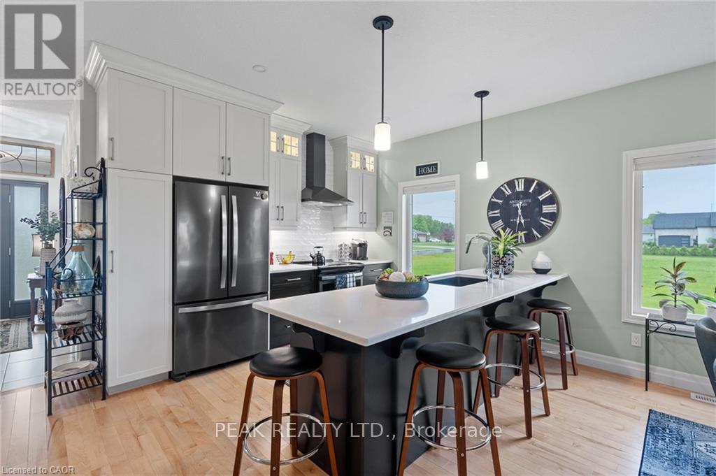 33 Wellington Street S, Ashfield-Colborne-Wawanosh, Ontario  N7A 3X9 - Photo 4 - X12869430