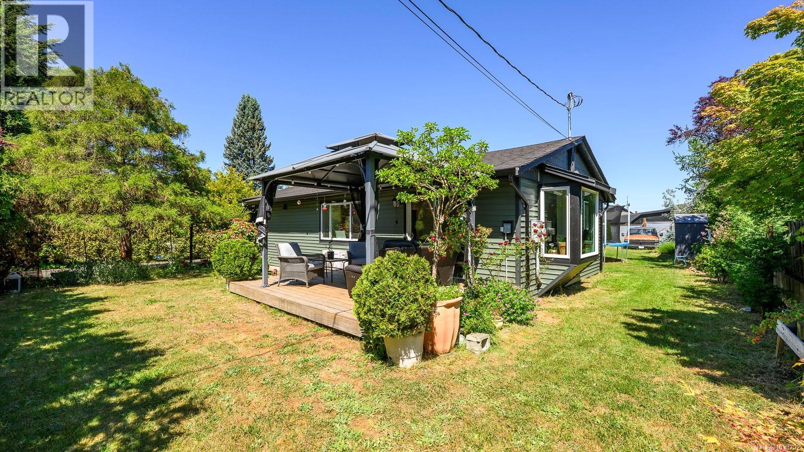 2772 Ulverston Ave, Cumberland, British Columbia