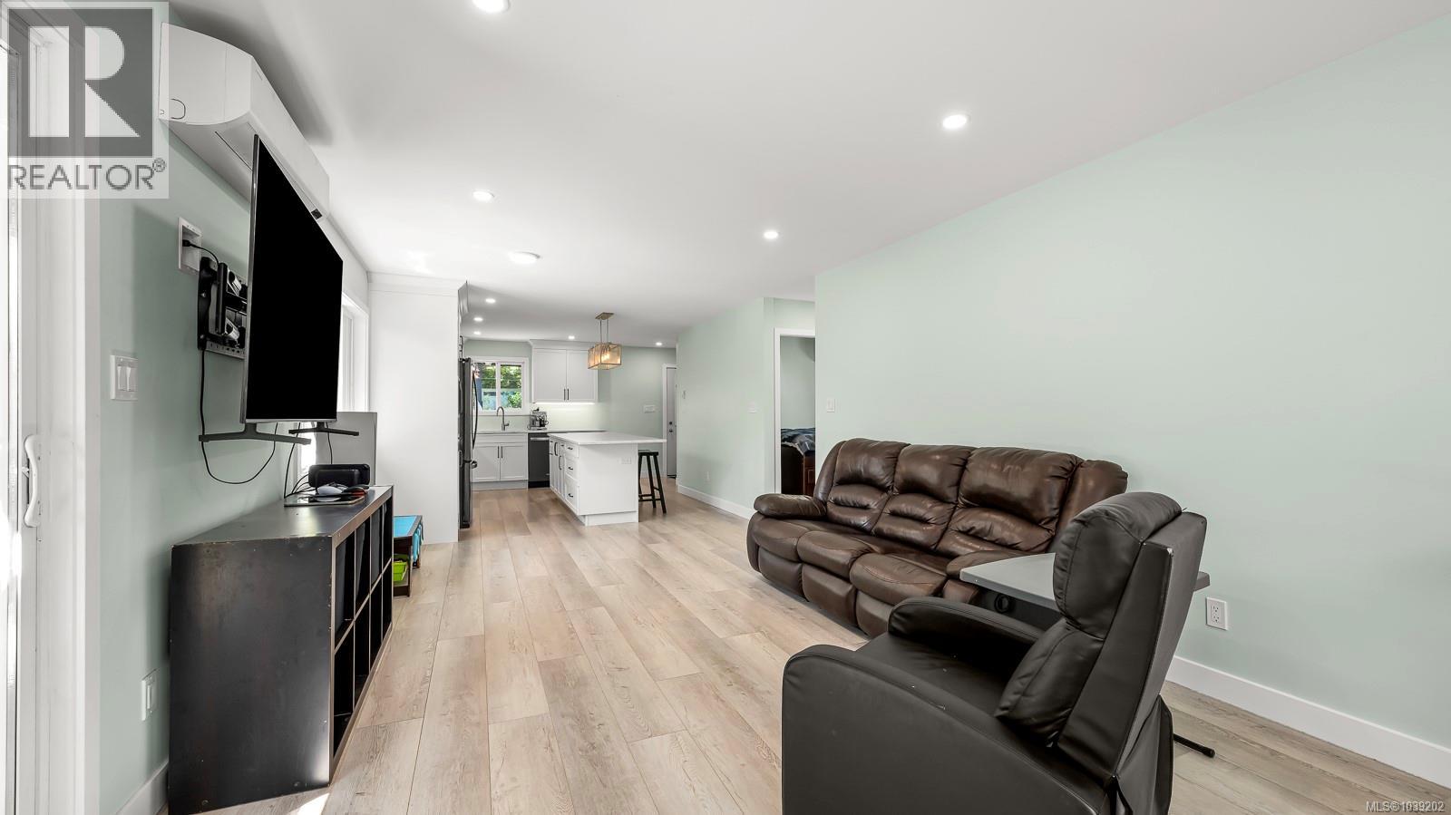 2772 Ulverston Ave, Cumberland, British Columbia  V0R 1S0 - Photo 4 - 1039202