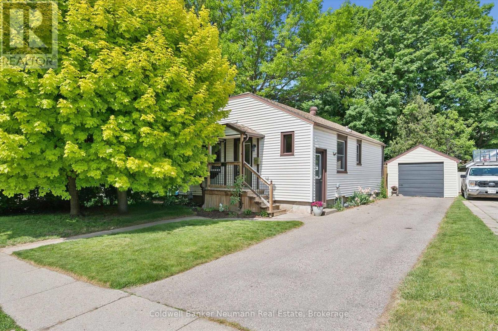 153 WINSTON BOULEVARD, Cambridge, Ontario