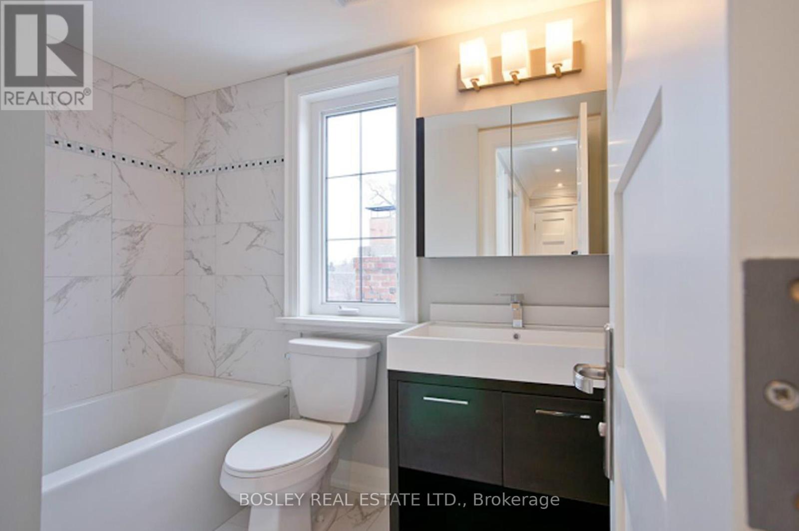 Upper - 19 Cardiff Road, Toronto, Ontario  M4P 2N6 - Photo 8 - C13233616