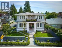 449 E 15TH STREET, North Vancouver, British Columbia