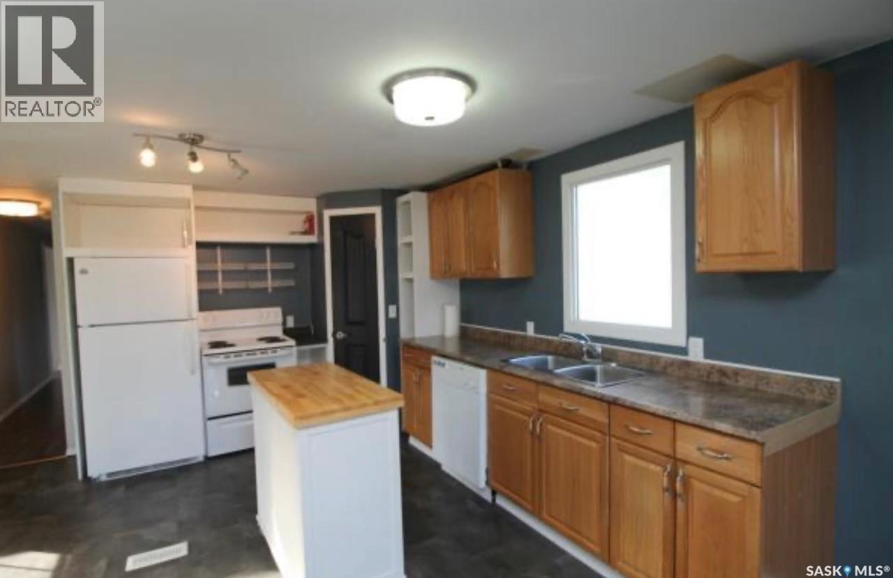 351 30th Street, Battleford, Saskatchewan  S0M 0E0 - Photo 2 - SK037913