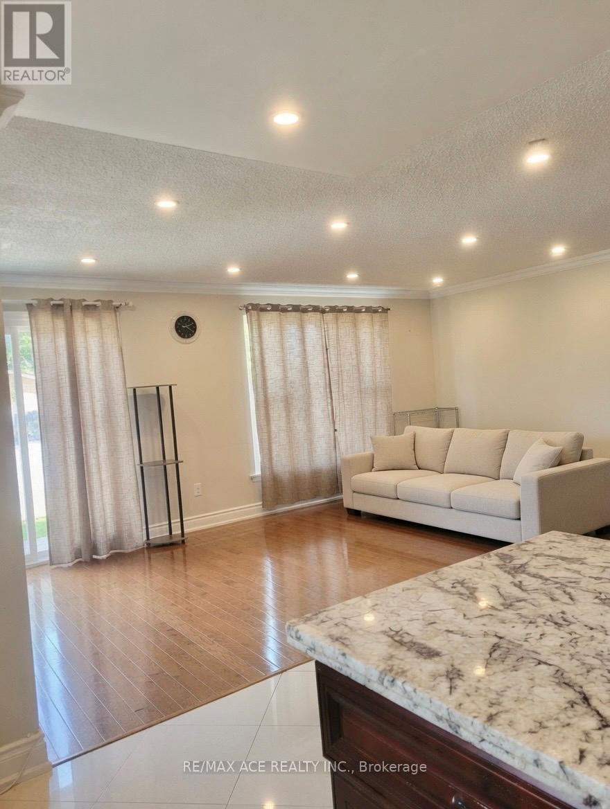 10 Parkdene Court, Toronto, Ontario  M1W 2J3 - Photo 6 - E13235036