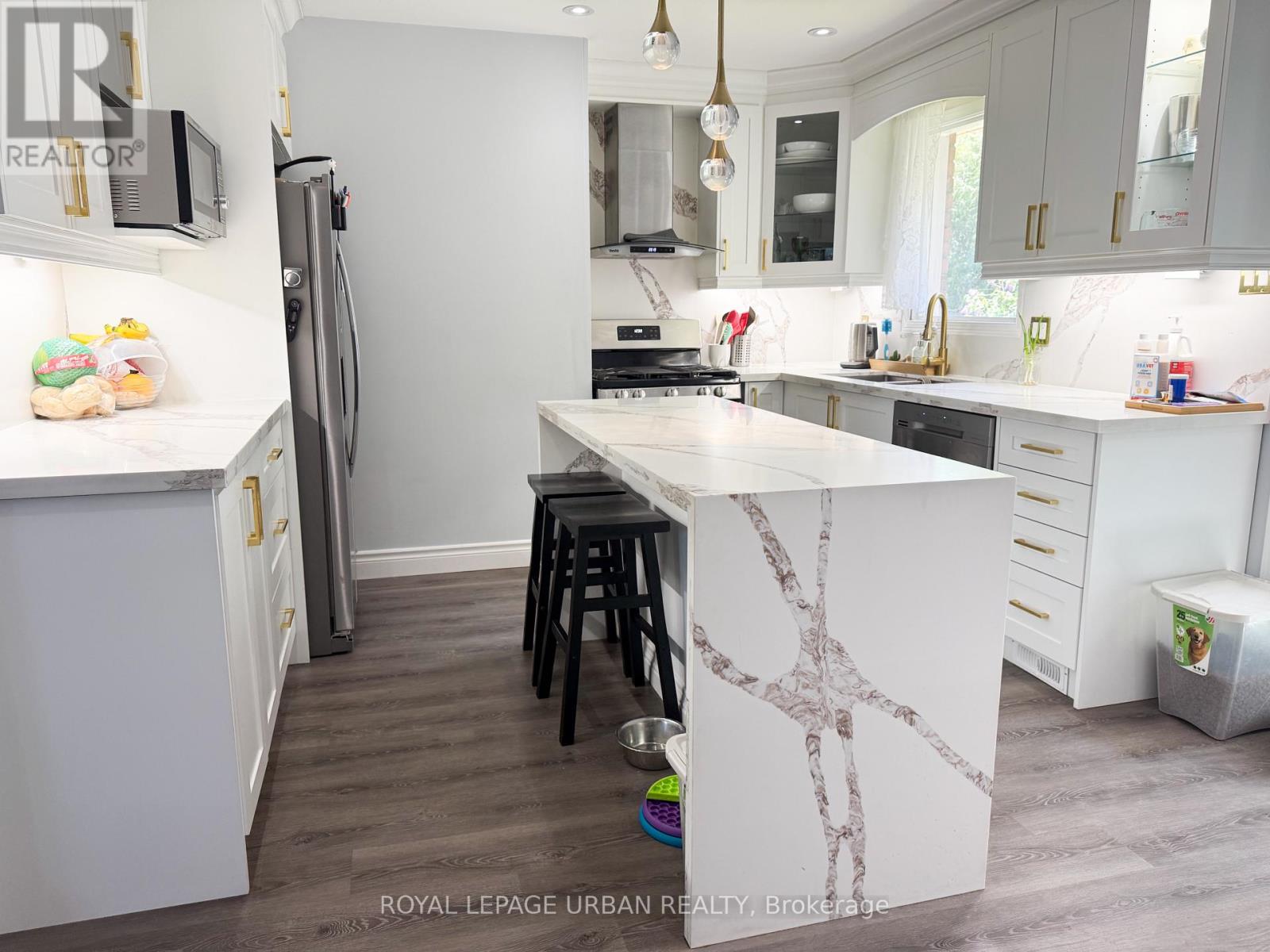 Main - 560 Bristol Road, Newmarket, Ontario  L3Y 6T1 - Photo 1 - N13234796