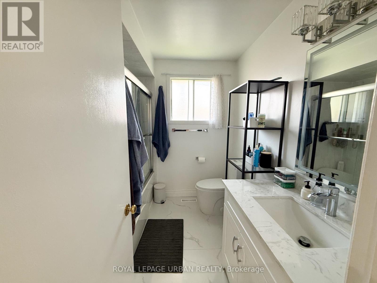 Main - 560 Bristol Road, Newmarket, Ontario  L3Y 6T1 - Photo 8 - N13234796
