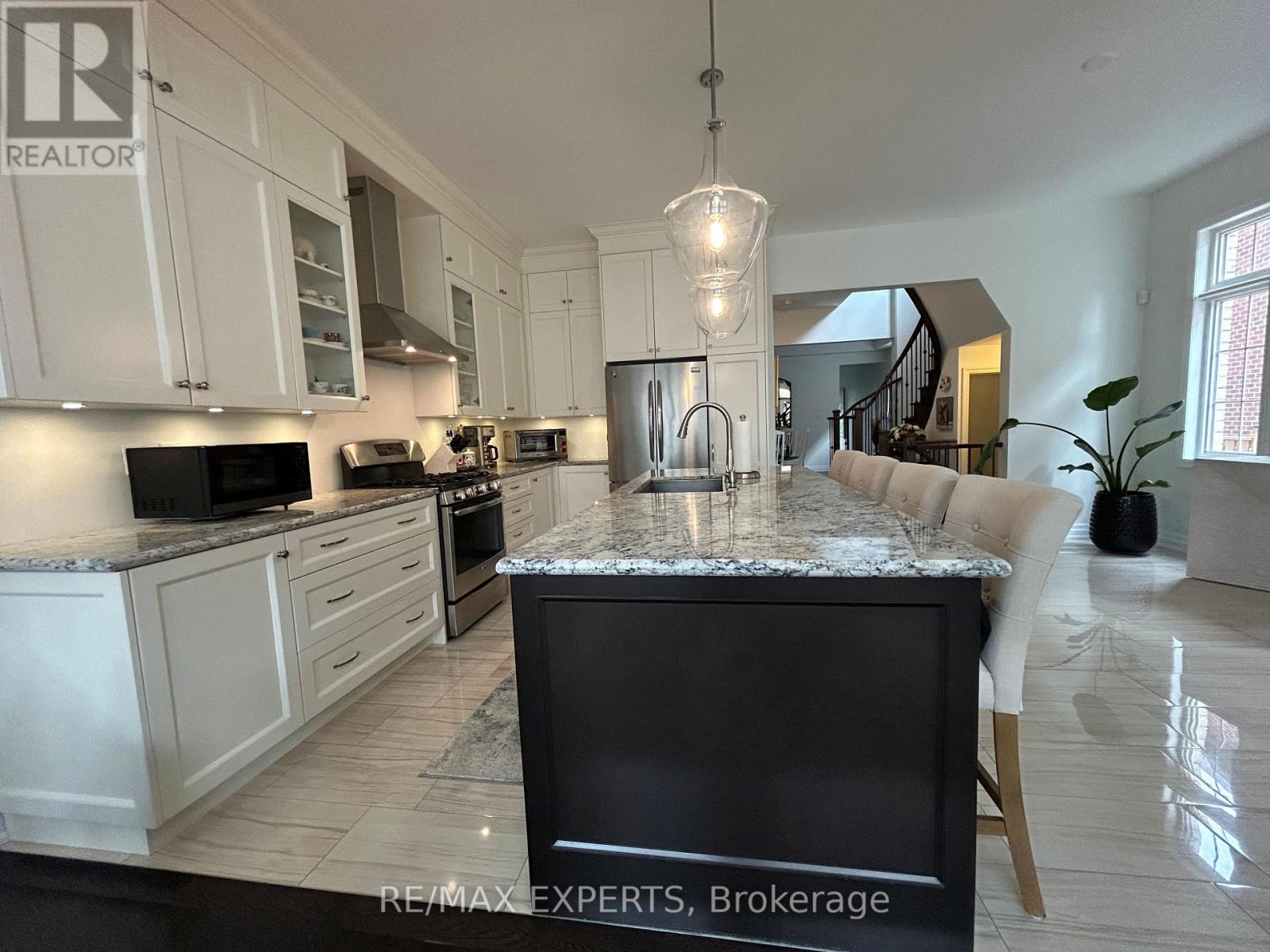 77 Robert Berry Crescent, King, Ontario  L7B 0M6 - Photo 2 - N13233914