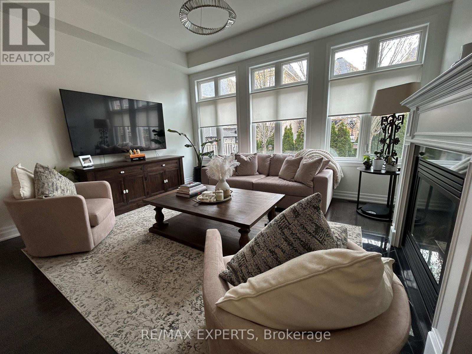 77 Robert Berry Crescent, King, Ontario  L7B 0M6 - Photo 5 - N13233914