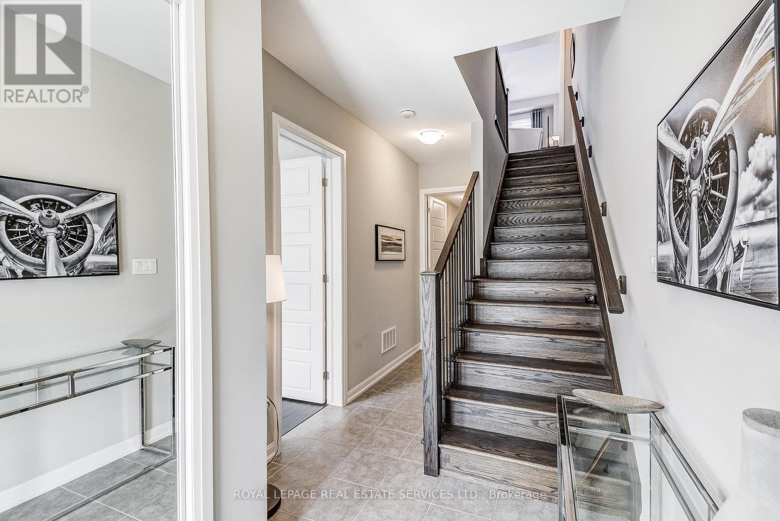 143 Grovewood Common, Oakville, Ontario  L6H 0X5 - Photo 3 - W13230116