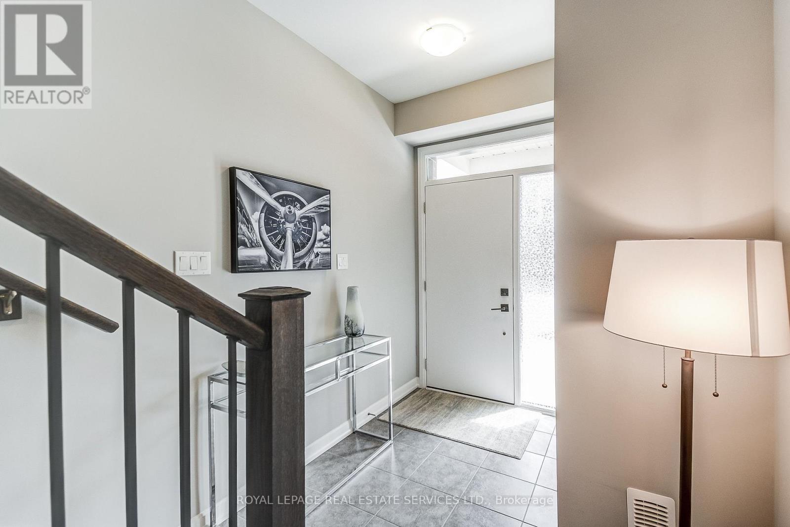143 Grovewood Common, Oakville, Ontario  L6H 0X5 - Photo 2 - W13230116