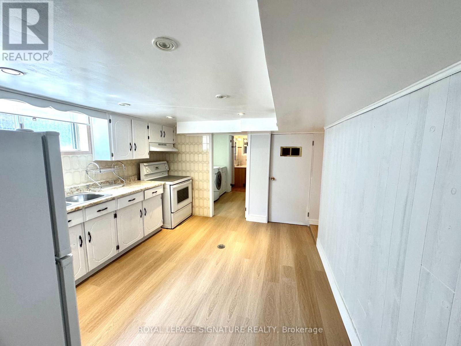 Lower - 36 Ashmore Avenue, Toronto, Ontario  M8Z 4C4 - Photo 2 - W13234750