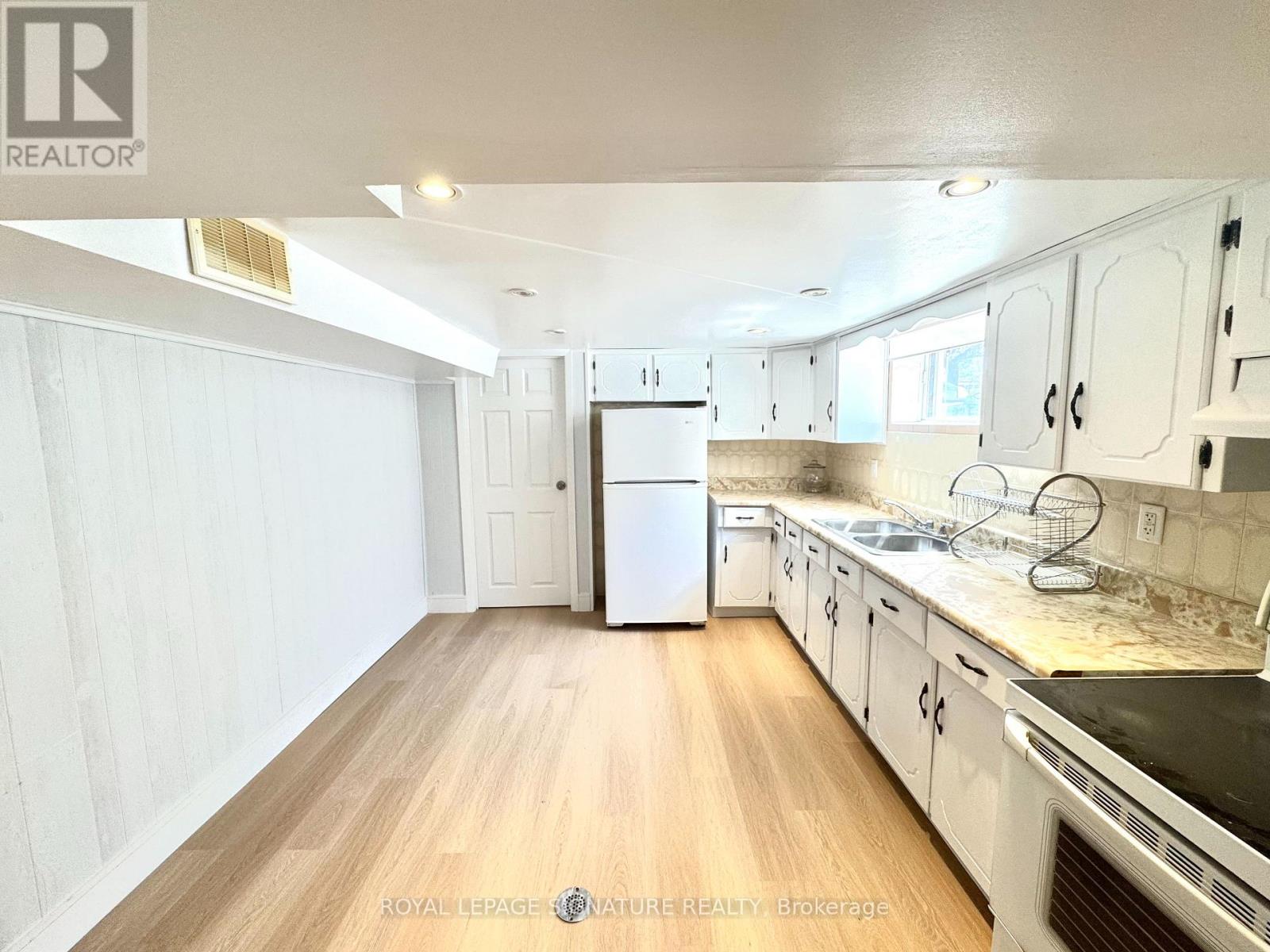 Lower - 36 Ashmore Avenue, Toronto, Ontario  M8Z 4C4 - Photo 5 - W13234750