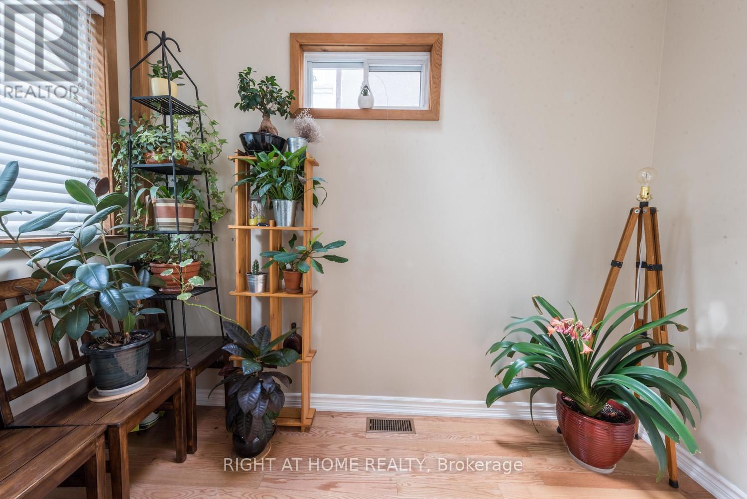 Unit 1 - 52 Mcmurray Avenue, Toronto, Ontario  M6P 2T1 - Photo 10 - W13234752