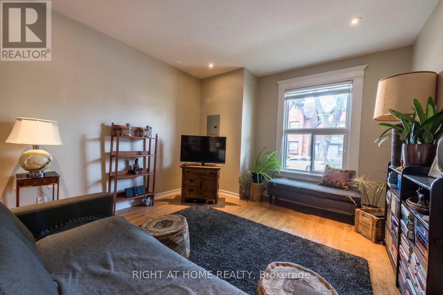 Unit 1 - 52 Mcmurray Avenue, Toronto, Ontario  M6P 2T1 - Photo 4 - W13234752